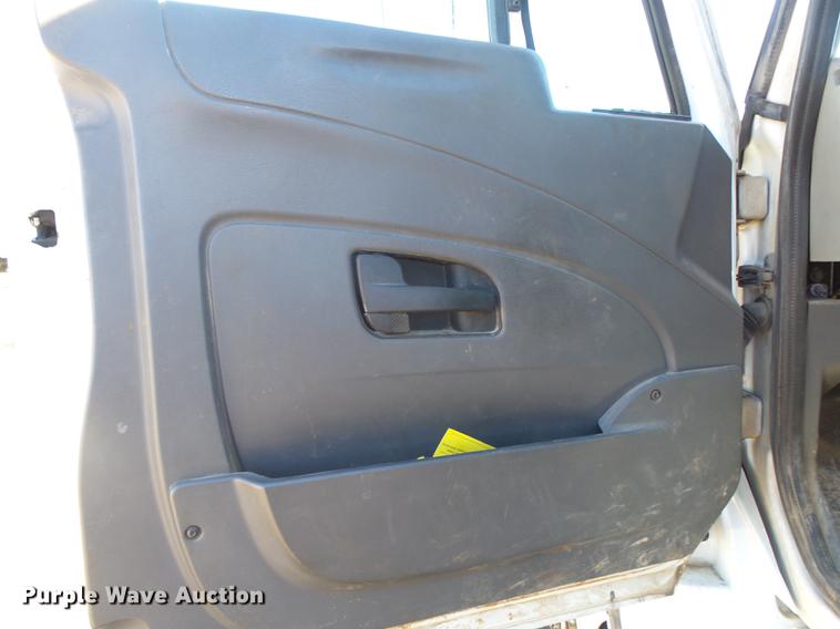 image for item DB7287 2009 International DuraStar 4300 truck cab and chassis