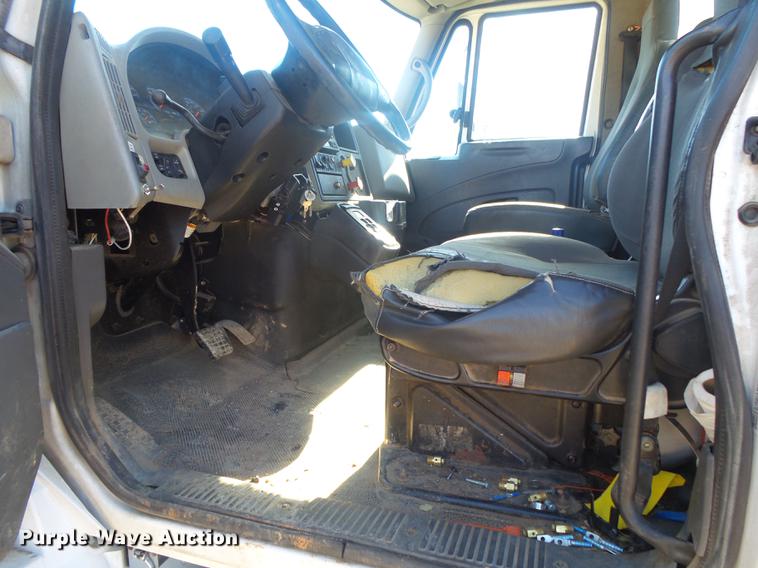 image for item DB7287 2009 International DuraStar 4300 truck cab and chassis