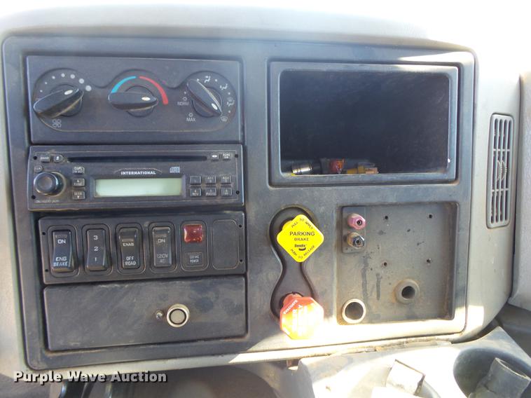 image for item DB7287 2009 International DuraStar 4300 truck cab and chassis