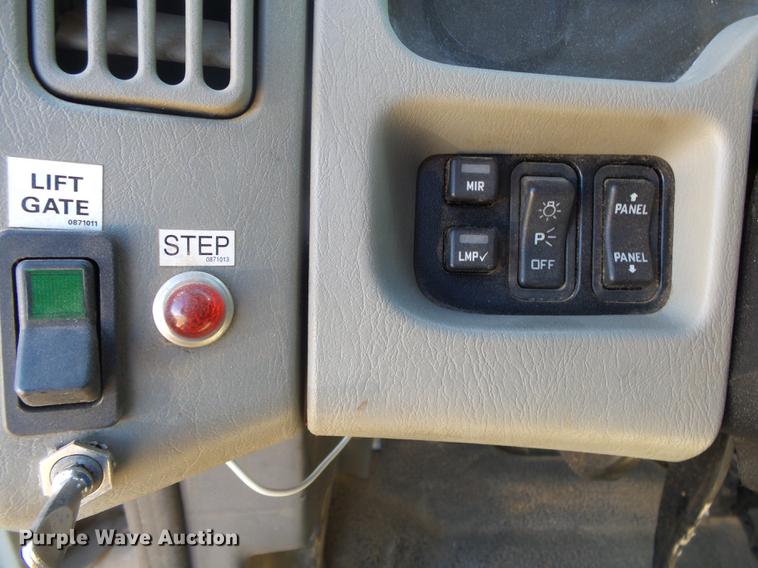 image for item DB7287 2009 International DuraStar 4300 truck cab and chassis