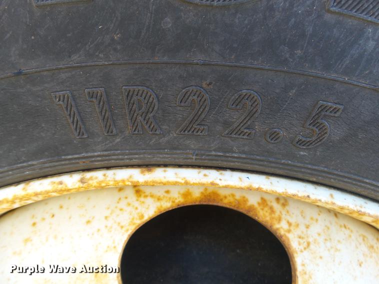 image for item DB7288 1997 Ford F800 Super Duty bucket truck