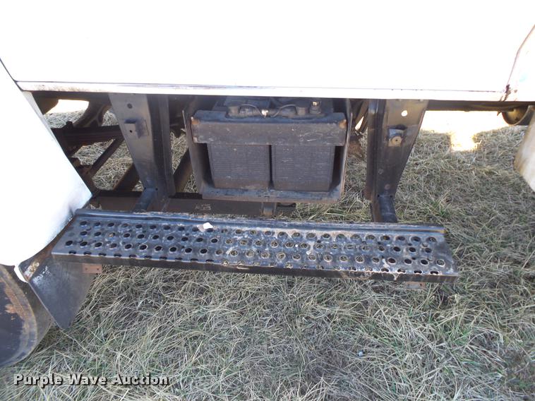 image for item DB7288 1997 Ford F800 Super Duty bucket truck