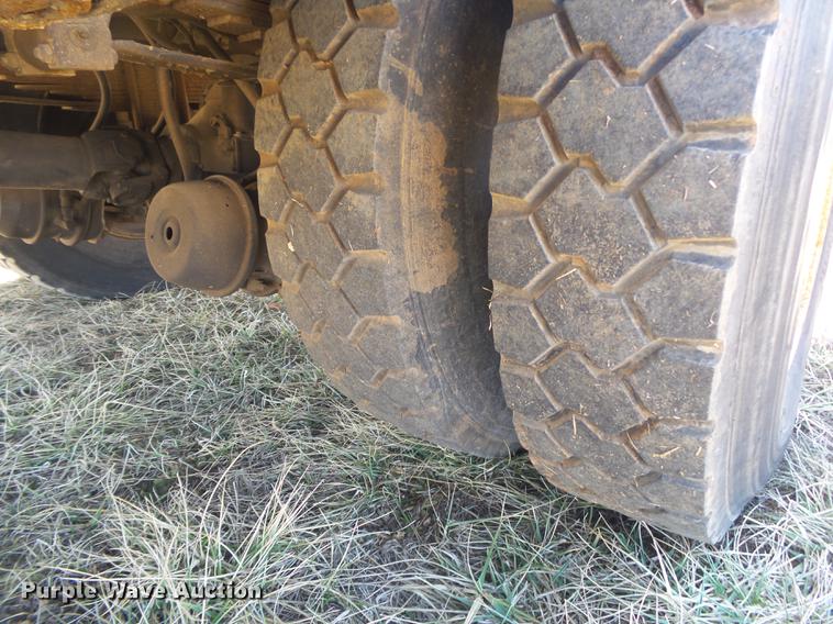 image for item DB7288 1997 Ford F800 Super Duty bucket truck