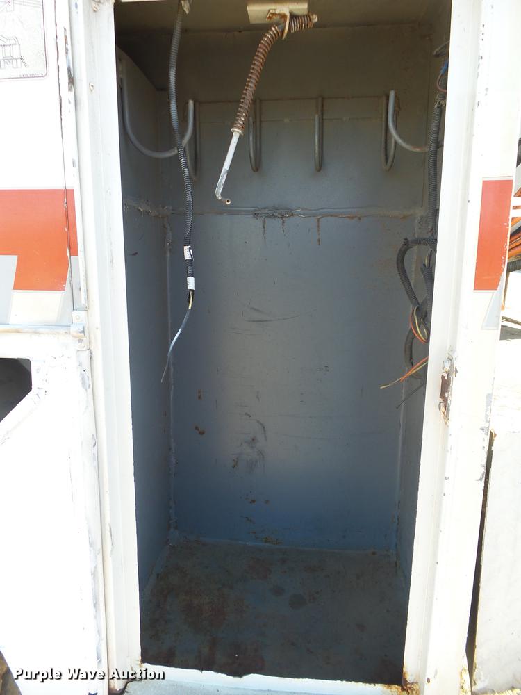 image for item DB7288 1997 Ford F800 Super Duty bucket truck