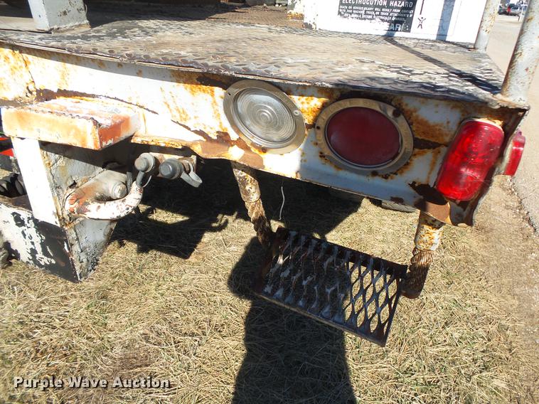 image for item DB7288 1997 Ford F800 Super Duty bucket truck