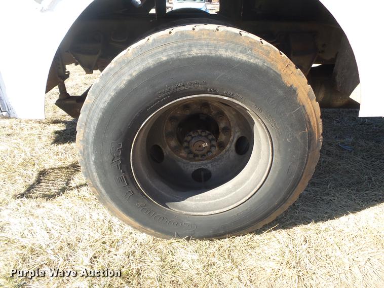 image for item DB7288 1997 Ford F800 Super Duty bucket truck