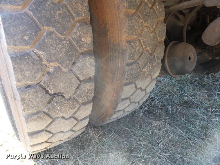 image for item DB7288 1997 Ford F800 Super Duty bucket truck