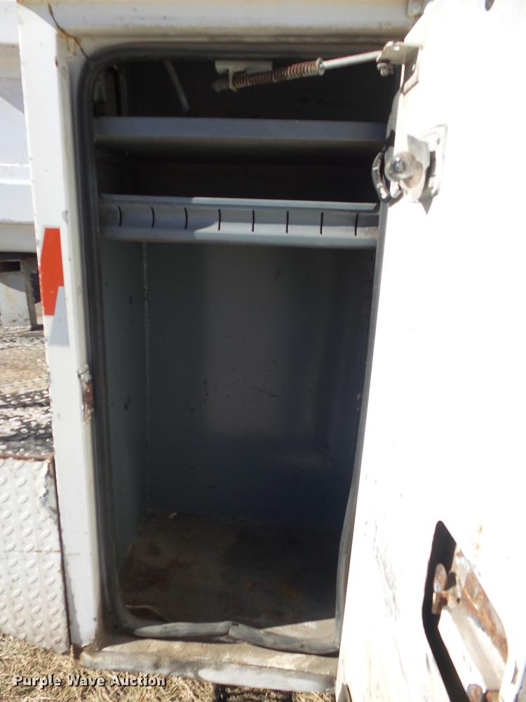 image for item DB7288 1997 Ford F800 Super Duty bucket truck