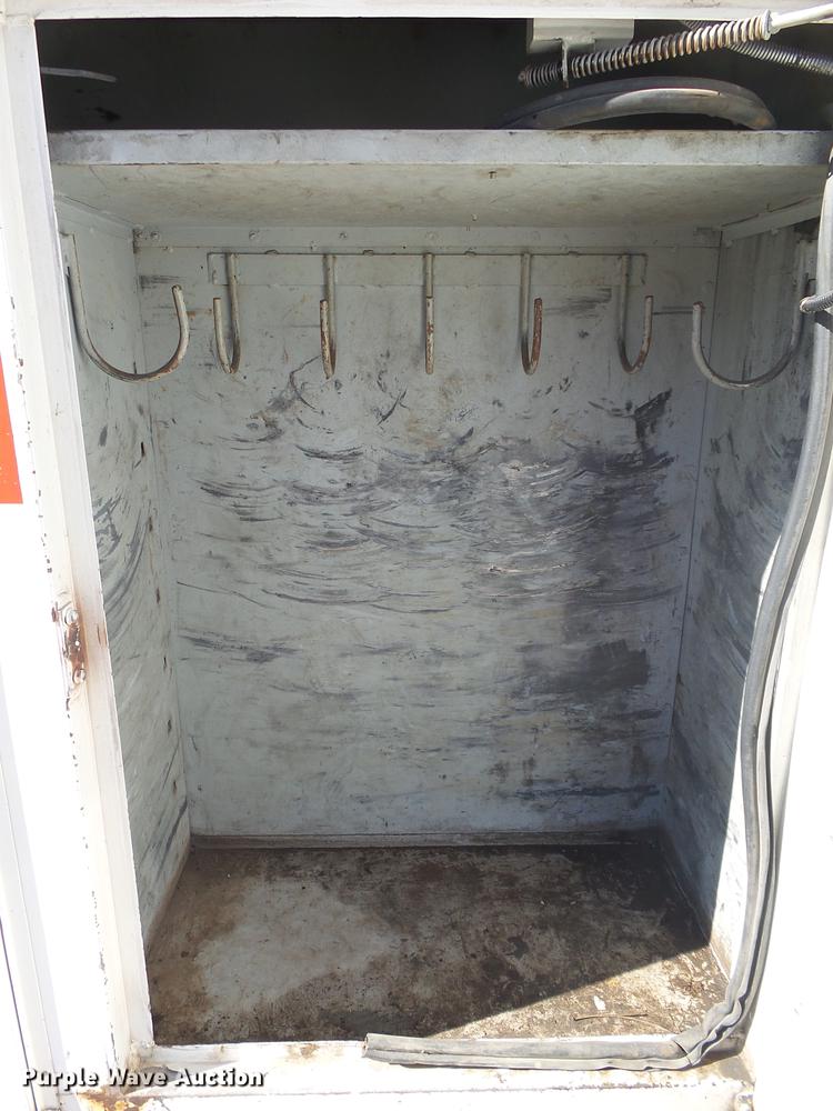 image for item DB7288 1997 Ford F800 Super Duty bucket truck