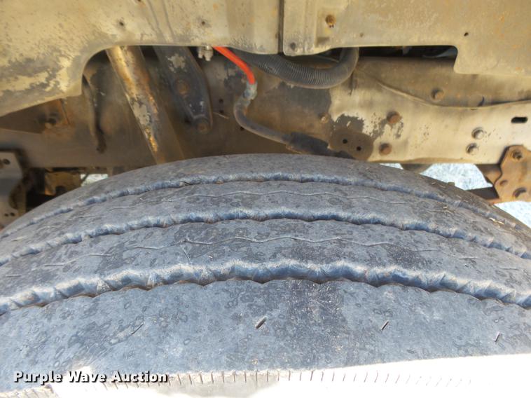 image for item DB7288 1997 Ford F800 Super Duty bucket truck