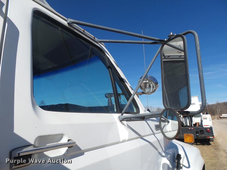 image for item DB7288 1997 Ford F800 Super Duty bucket truck