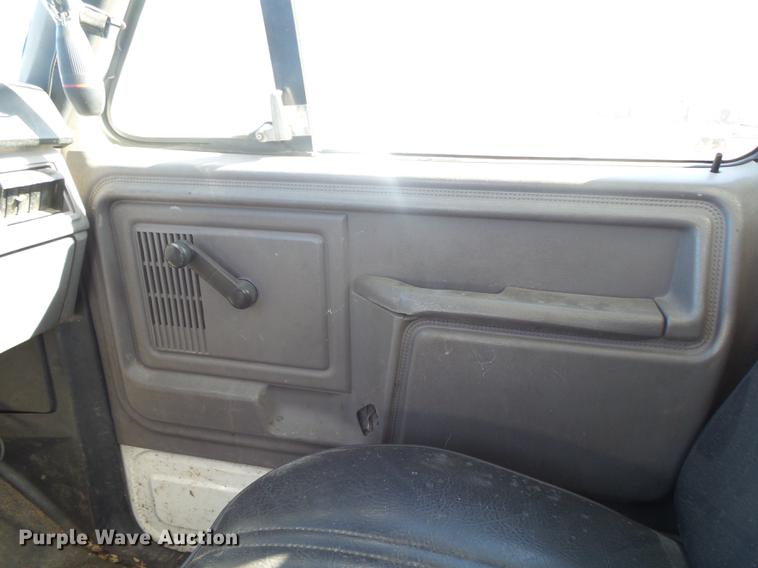 image for item DB7288 1997 Ford F800 Super Duty bucket truck