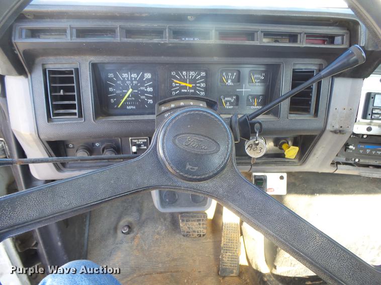 image for item DB7288 1997 Ford F800 Super Duty bucket truck