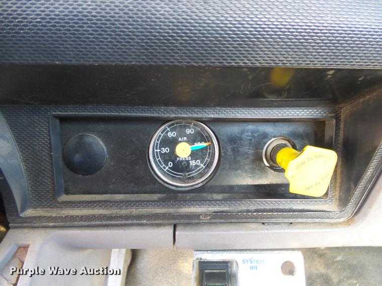 image for item DB7288 1997 Ford F800 Super Duty bucket truck