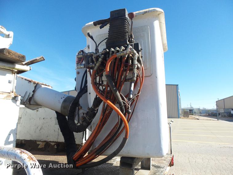 image for item DB7288 1997 Ford F800 Super Duty bucket truck