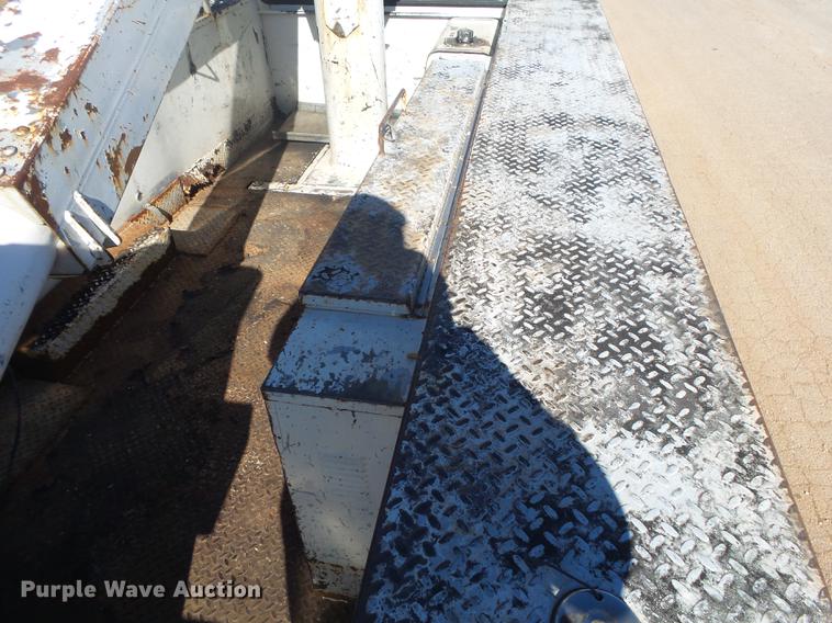 image for item DB7288 1997 Ford F800 Super Duty bucket truck