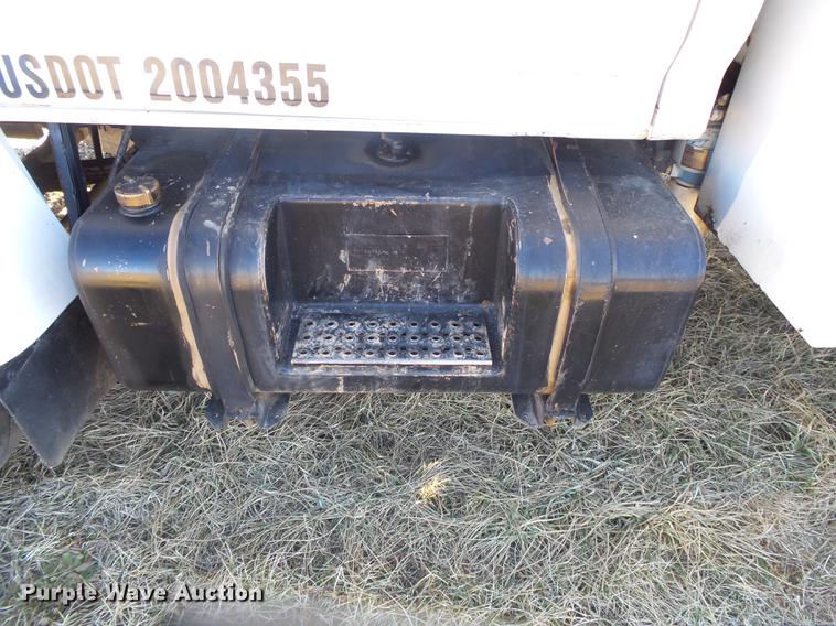 image for item DB7289 1996 Ford F800 Super Duty bucket truck