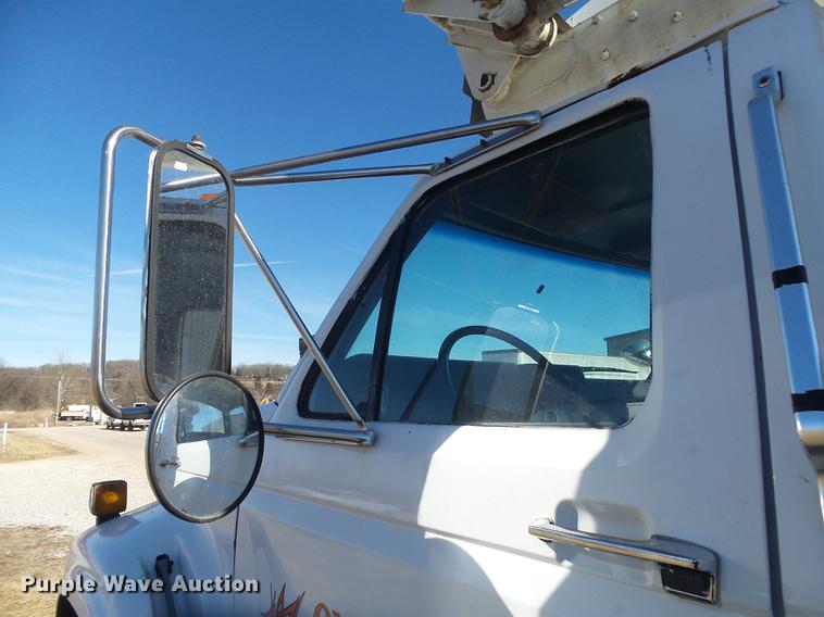 image for item DB7289 1996 Ford F800 Super Duty bucket truck