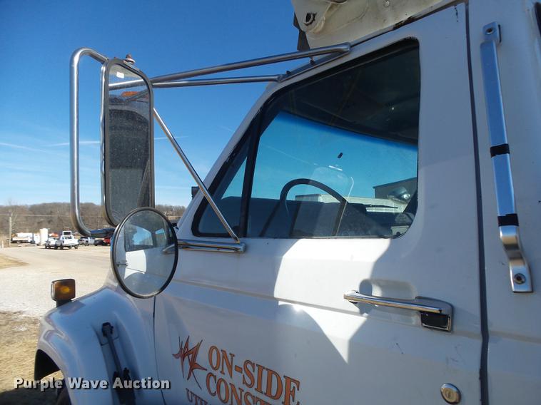 image for item DB7289 1996 Ford F800 Super Duty bucket truck