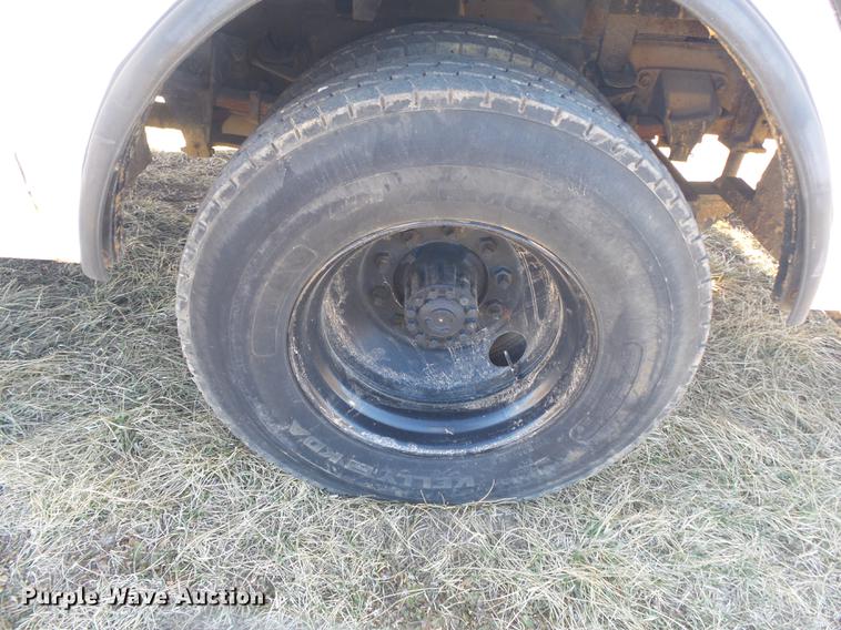 image for item DB7289 1996 Ford F800 Super Duty bucket truck