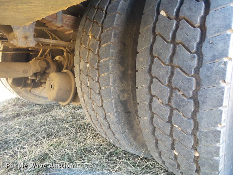 image for item DB7289 1996 Ford F800 Super Duty bucket truck