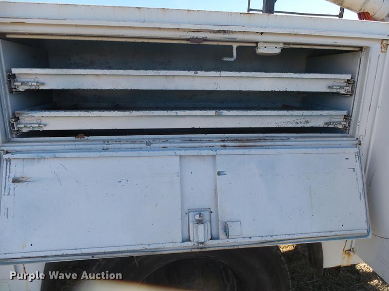 image for item DB7289 1996 Ford F800 Super Duty bucket truck