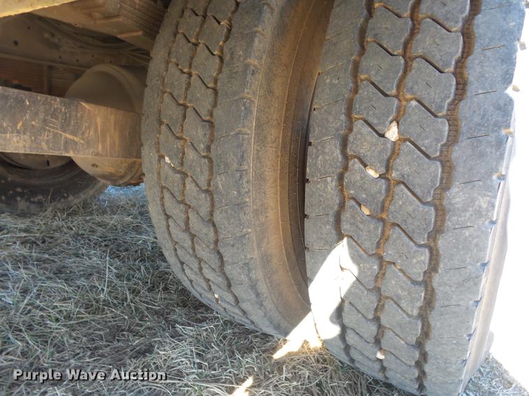 image for item DB7289 1996 Ford F800 Super Duty bucket truck