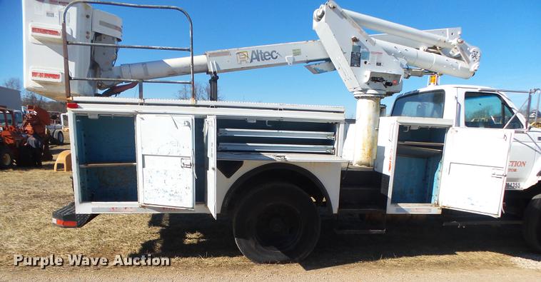 image for item DB7289 1996 Ford F800 Super Duty bucket truck