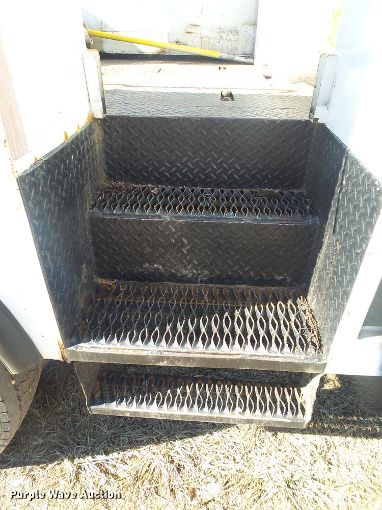 image for item DB7289 1996 Ford F800 Super Duty bucket truck