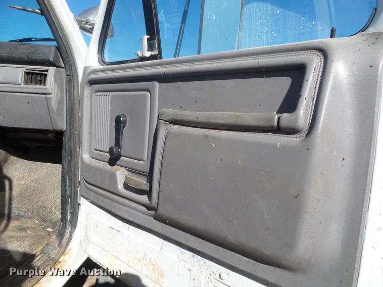 image for item DB7289 1996 Ford F800 Super Duty bucket truck