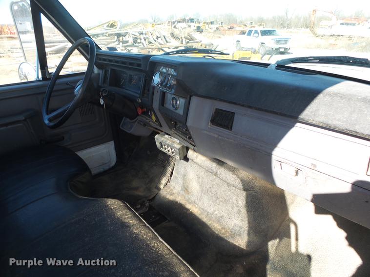 image for item DB7289 1996 Ford F800 Super Duty bucket truck