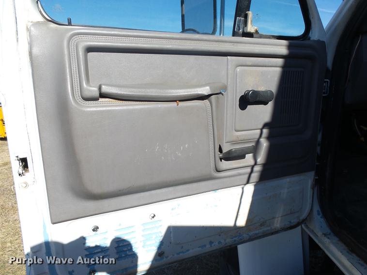 image for item DB7289 1996 Ford F800 Super Duty bucket truck