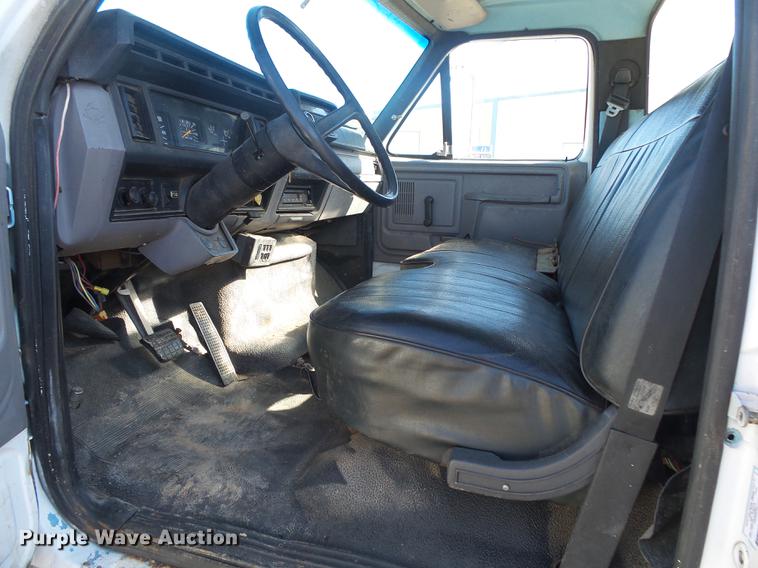 image for item DB7289 1996 Ford F800 Super Duty bucket truck