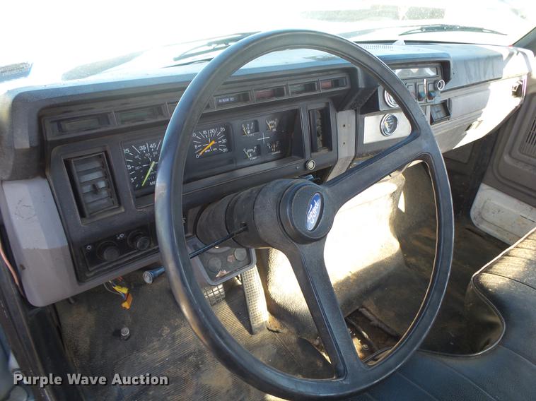 image for item DB7289 1996 Ford F800 Super Duty bucket truck