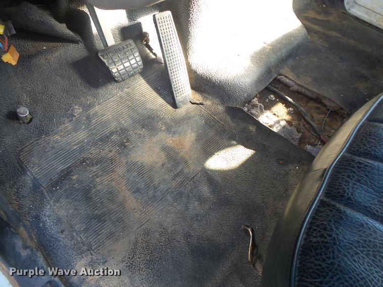 image for item DB7289 1996 Ford F800 Super Duty bucket truck