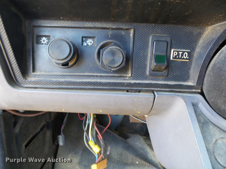 image for item DB7289 1996 Ford F800 Super Duty bucket truck