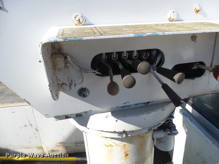 image for item DB7289 1996 Ford F800 Super Duty bucket truck