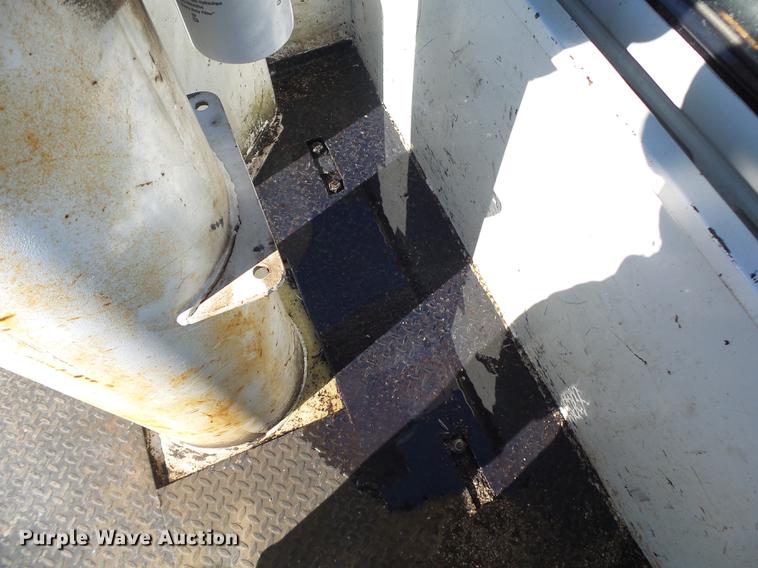 image for item DB7289 1996 Ford F800 Super Duty bucket truck