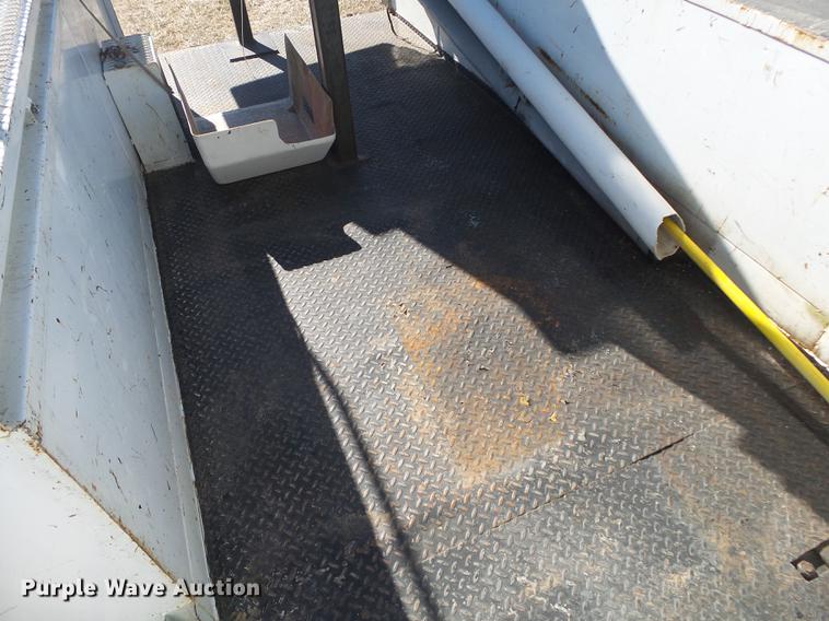 image for item DB7289 1996 Ford F800 Super Duty bucket truck