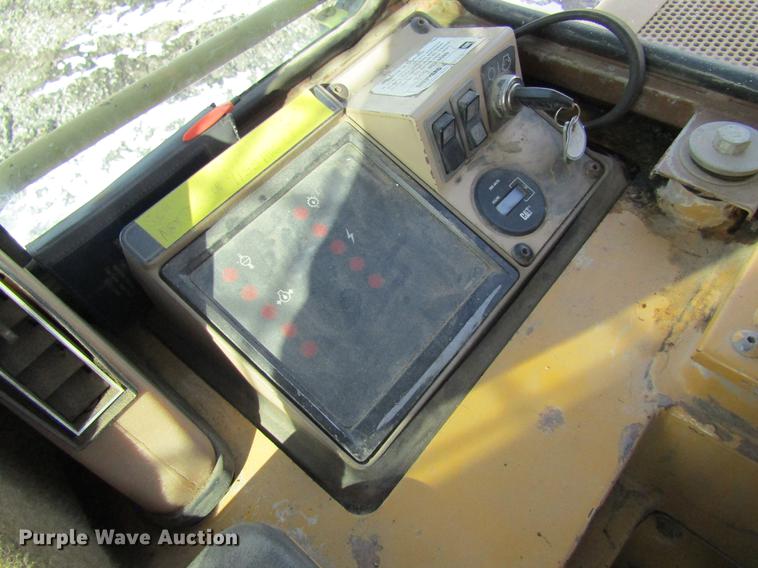 image for item DB9754 1999 Caterpillar 973 track loader