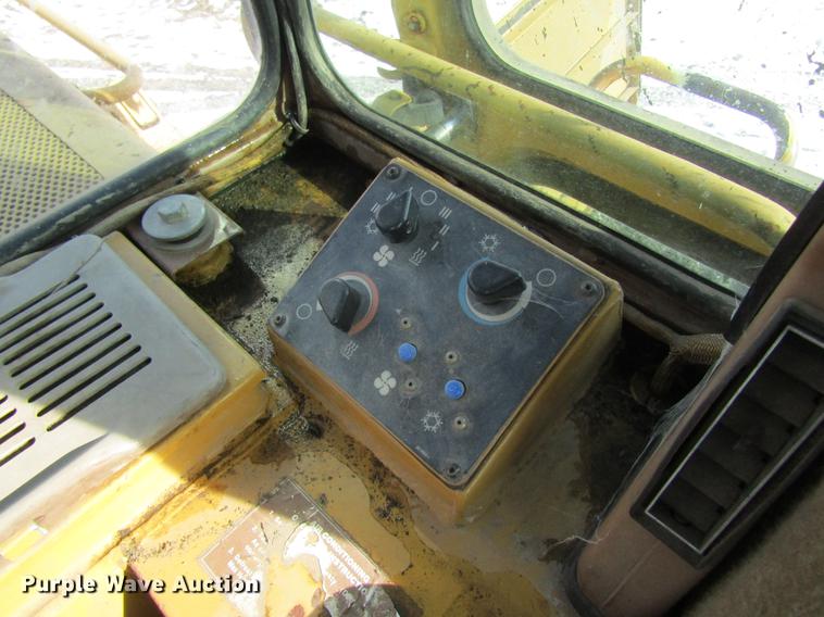 image for item DB9754 1999 Caterpillar 973 track loader