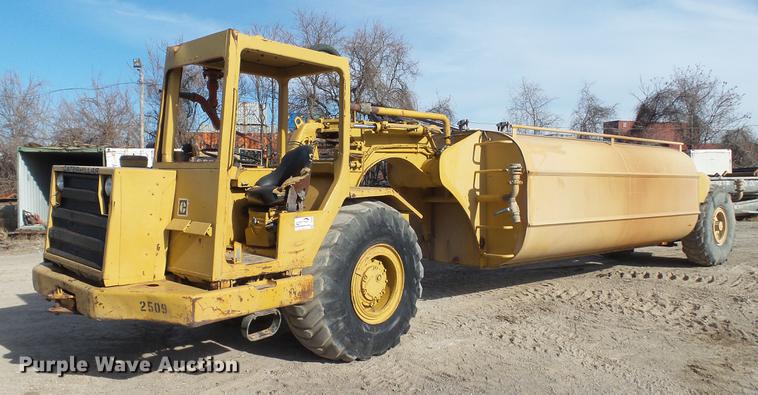 image for item DC5690 1983 Caterpillar 613B water wagon