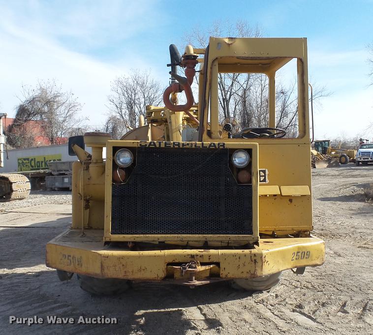 image for item DC5690 1983 Caterpillar 613B water wagon