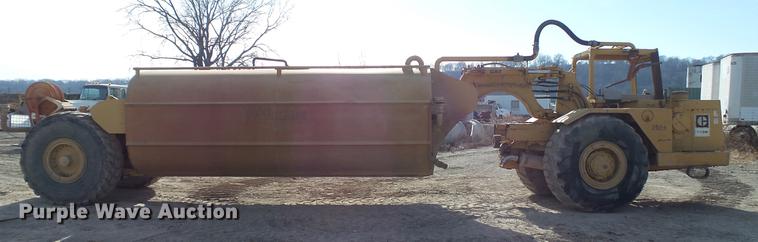 image for item DC5690 1983 Caterpillar 613B water wagon