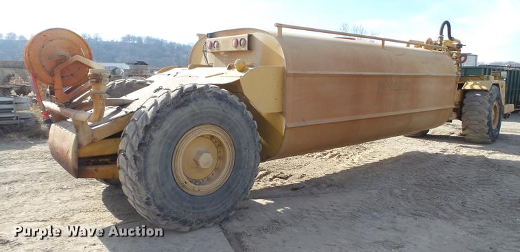 image for item DC5690 1983 Caterpillar 613B water wagon