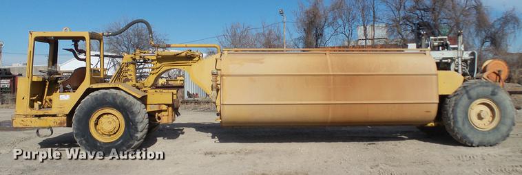 image for item DC5690 1983 Caterpillar 613B water wagon