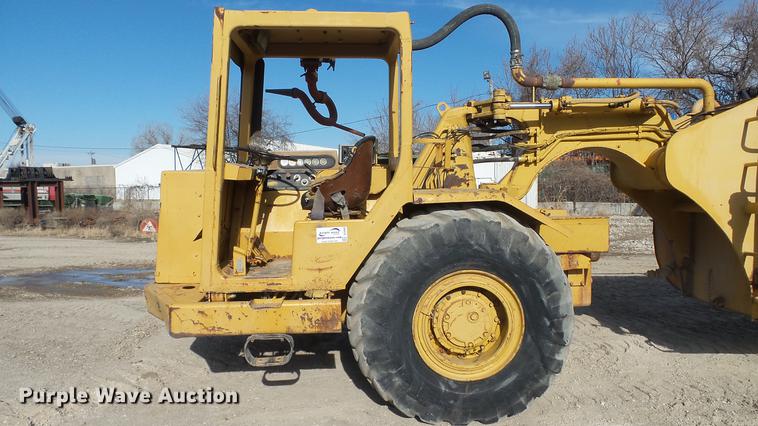 image for item DC5690 1983 Caterpillar 613B water wagon