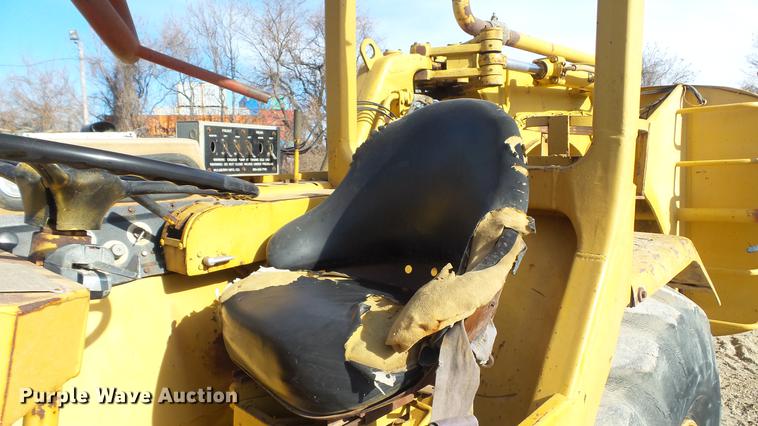 image for item DC5690 1983 Caterpillar 613B water wagon