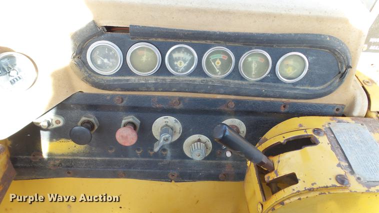 image for item DC5690 1983 Caterpillar 613B water wagon