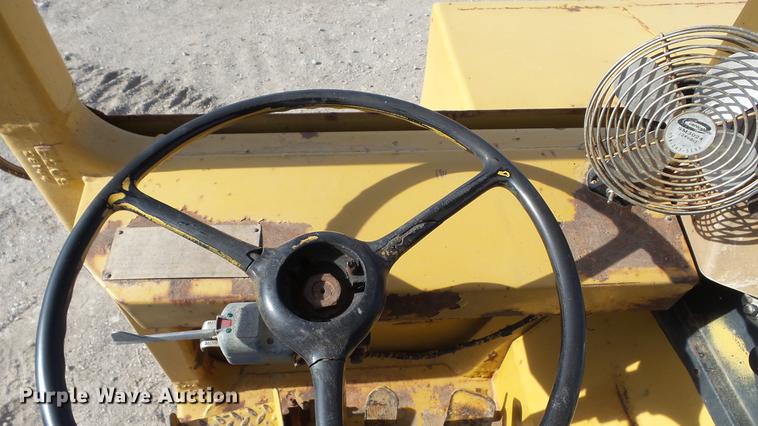 image for item DC5690 1983 Caterpillar 613B water wagon